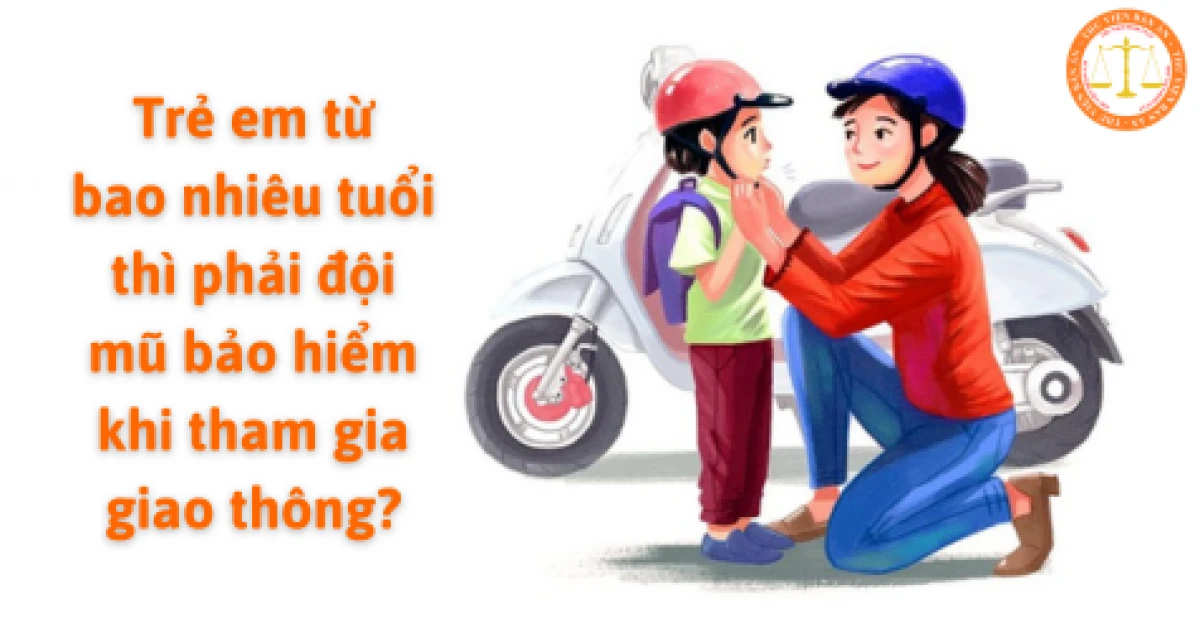 Bé 2 tuổi đội mũ bảo hiểm đi xe đạp