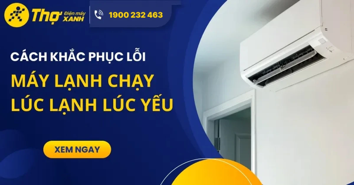 Kỹ thuật viên Điện máy Xanh đang sửa chữa thiết bị điện tử.