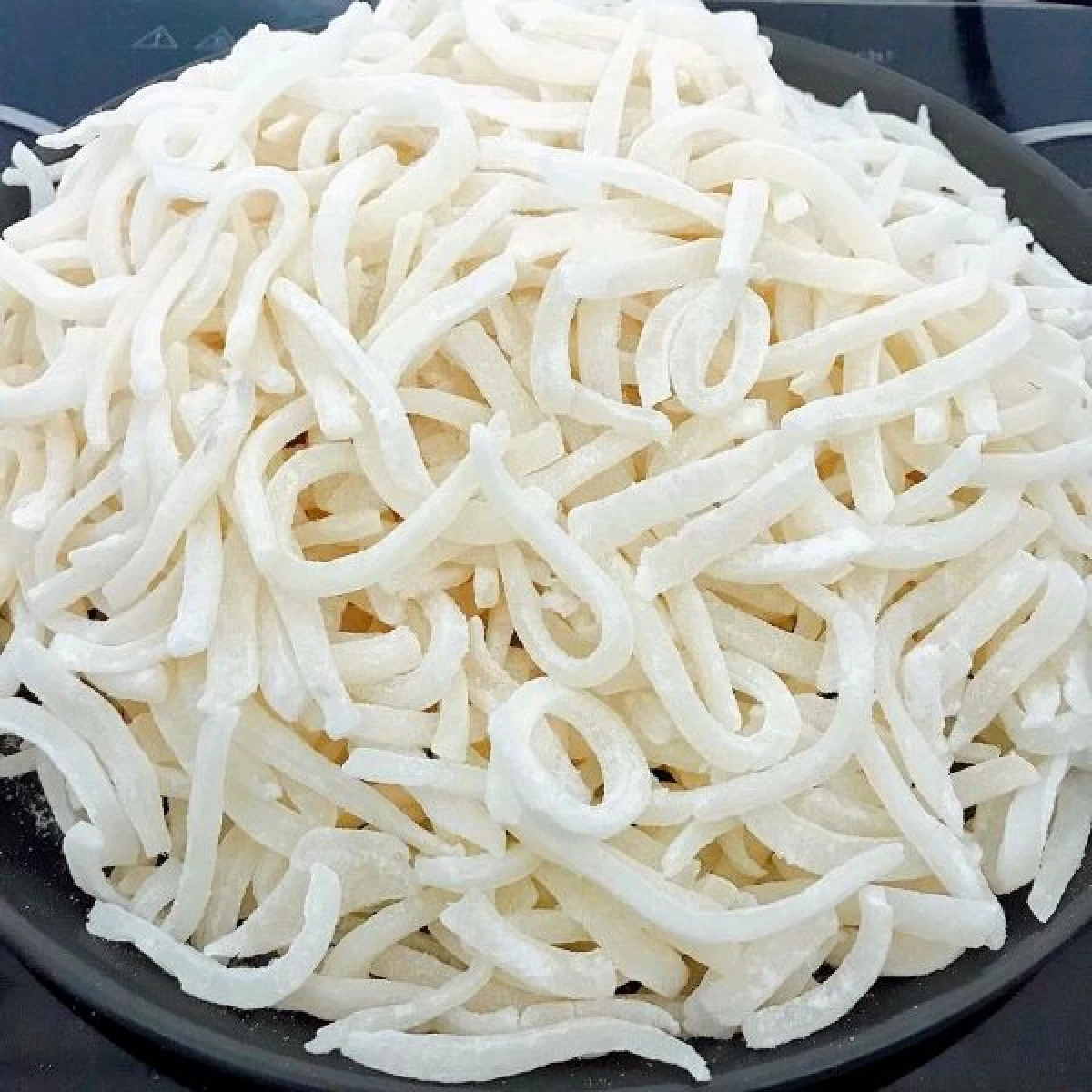Hướng dẫn chi tiết cách làm mứt dừa ngon, bước 1: nạo dừa