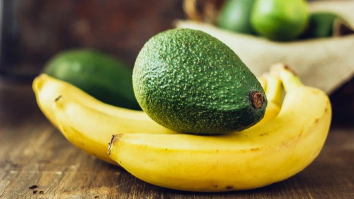 Làm chín bơ nhanh bằng giấy báo