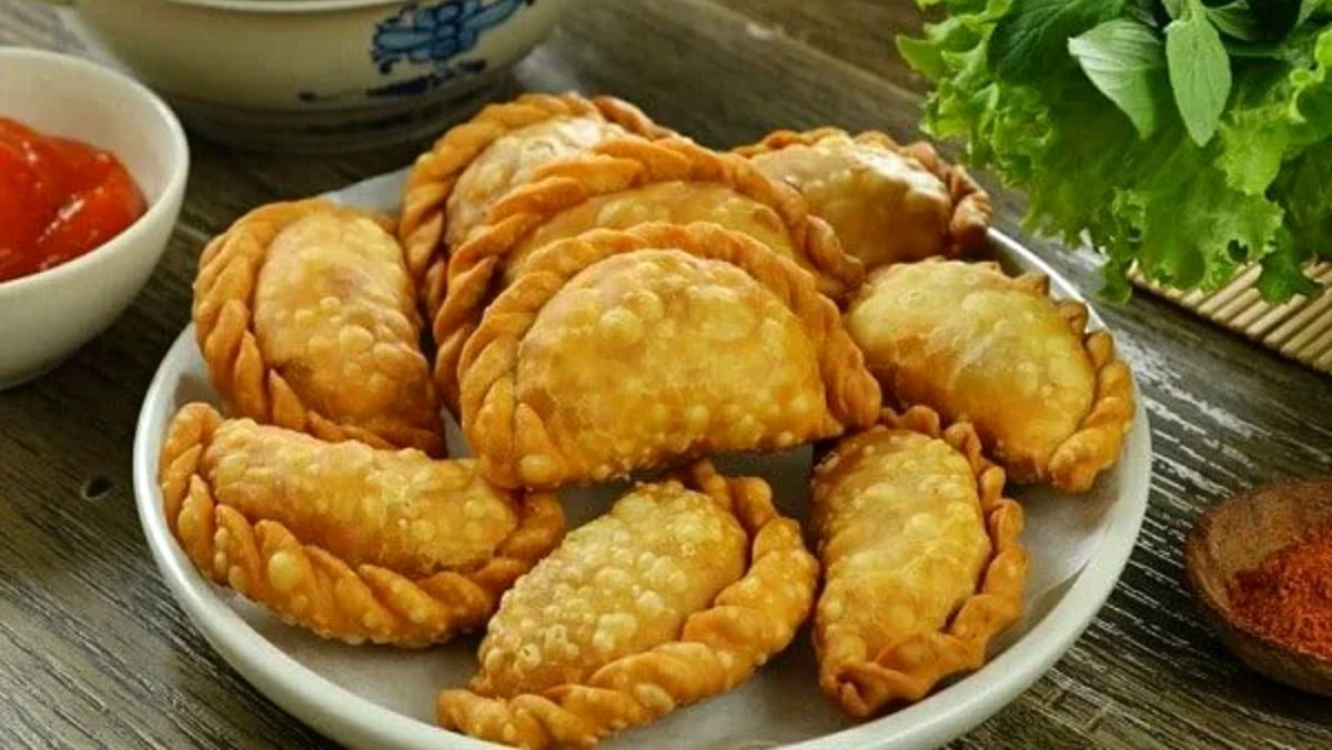 banh-goi-nhan-thit-bam-vang-gion-cho-be