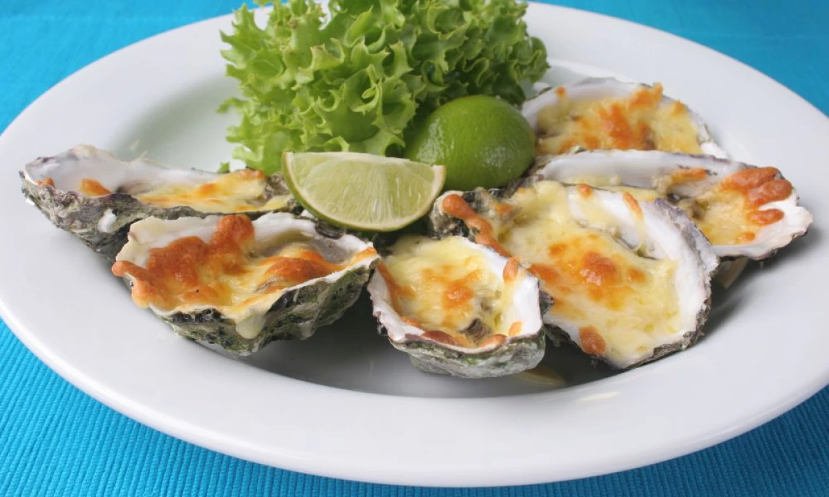 Hướng dẫn sơ chế hàu tươi sống để nướng phô mai