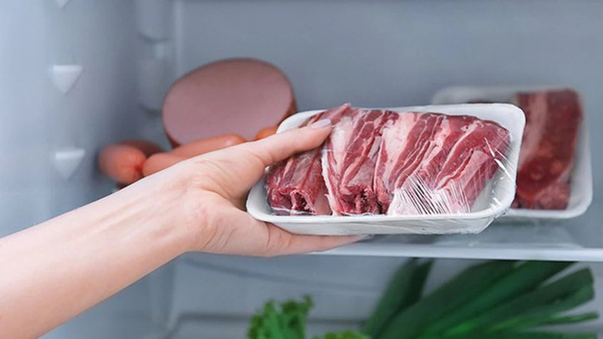 Cách rã đông thịt nhanh bằng nước lạnh an toàn tại nhà