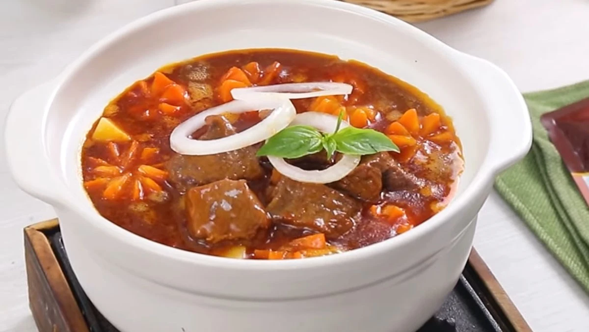 Nguyên liệu đầy đủ để nấu thịt bò sốt vang miền Bắc