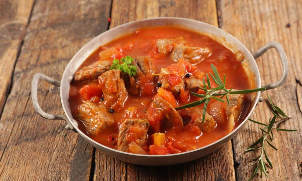 Canh thịt bò hầm tiêu đậm đà