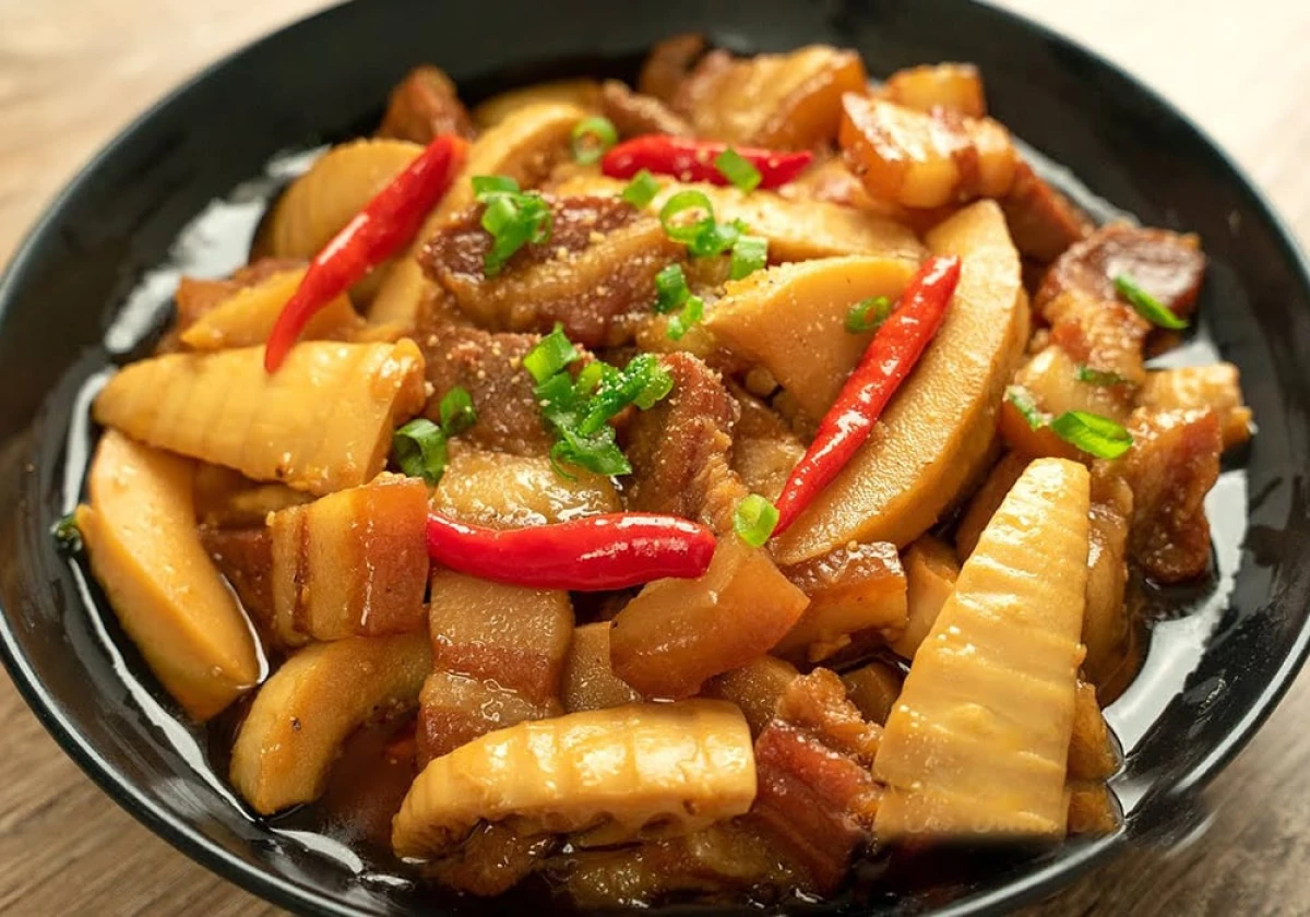 Măng tươi kho cá đậm đà, ngon miệng