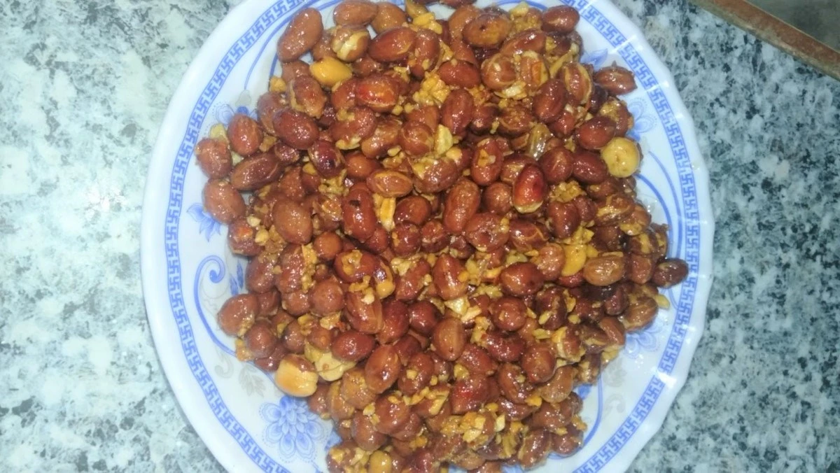 Các bước làm đậu phộng rang tỏi ớt tại nhà