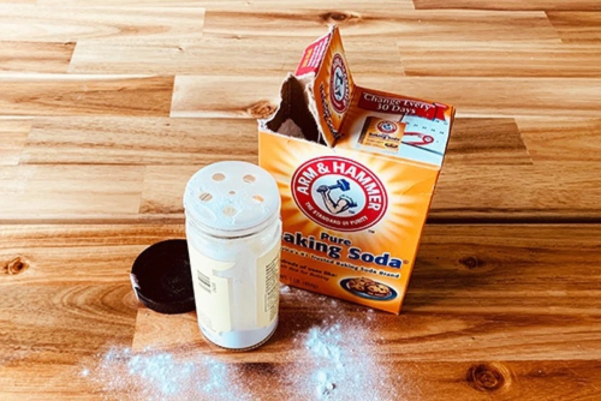 Cách tẩy áo trắng bị ố vàng lâu ngày bằng baking soda