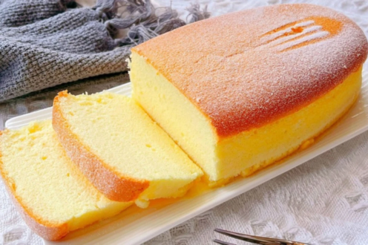 Trộn bột bánh bông lan trong nồi chiên không dầu