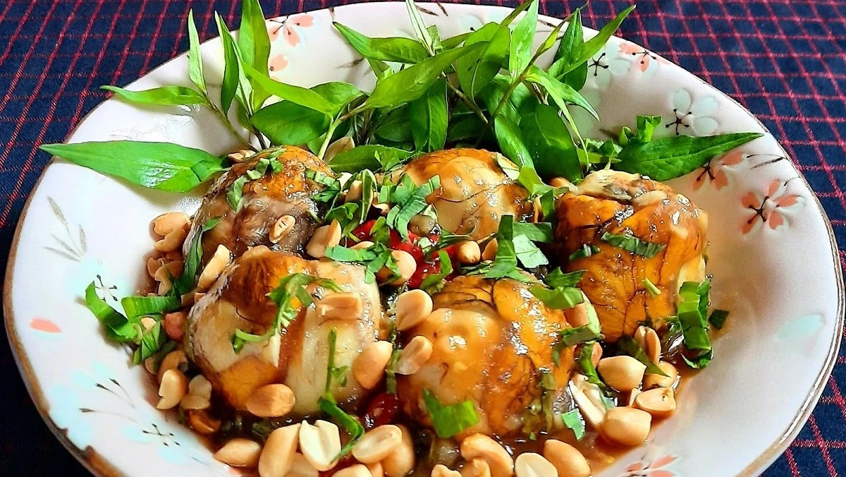 Món trứng lộn xào me và nướng muối ớt hấp dẫn