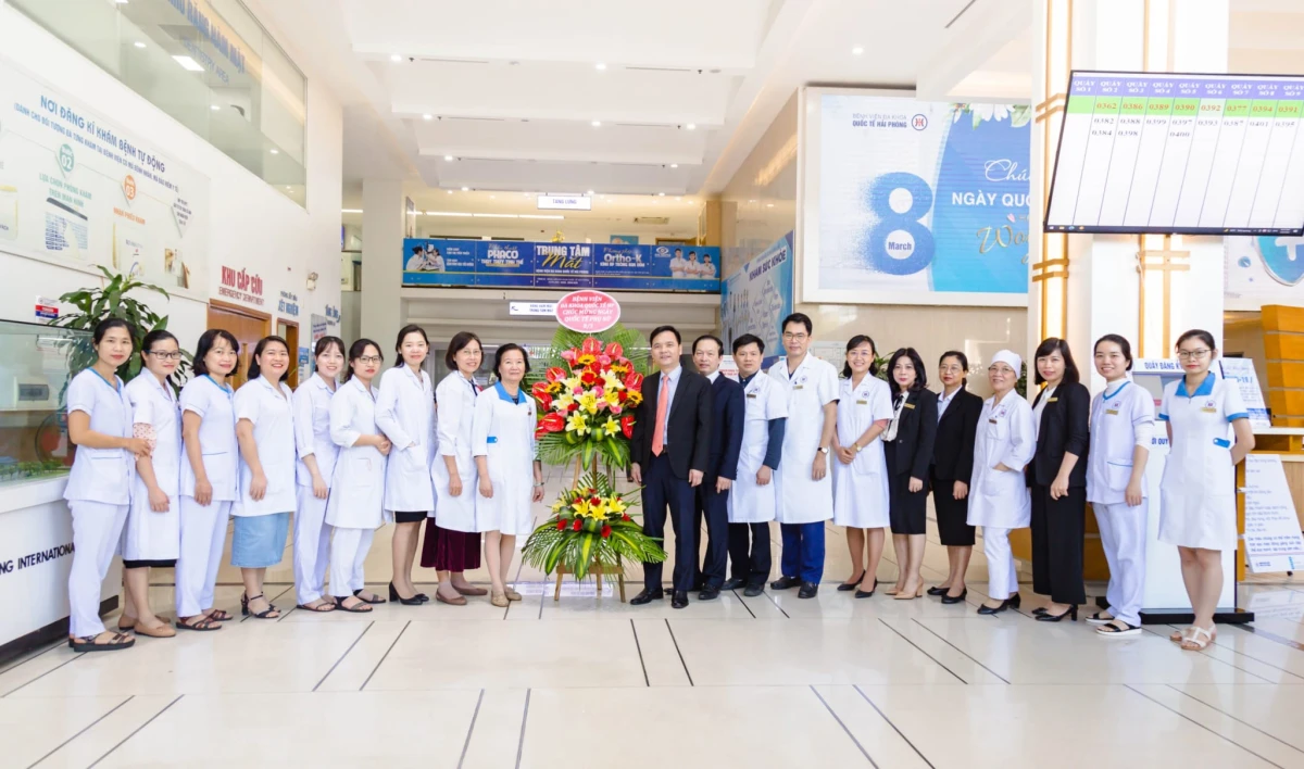Tôn vinh phụ nữ Việt Nam ngày 8 tháng 3