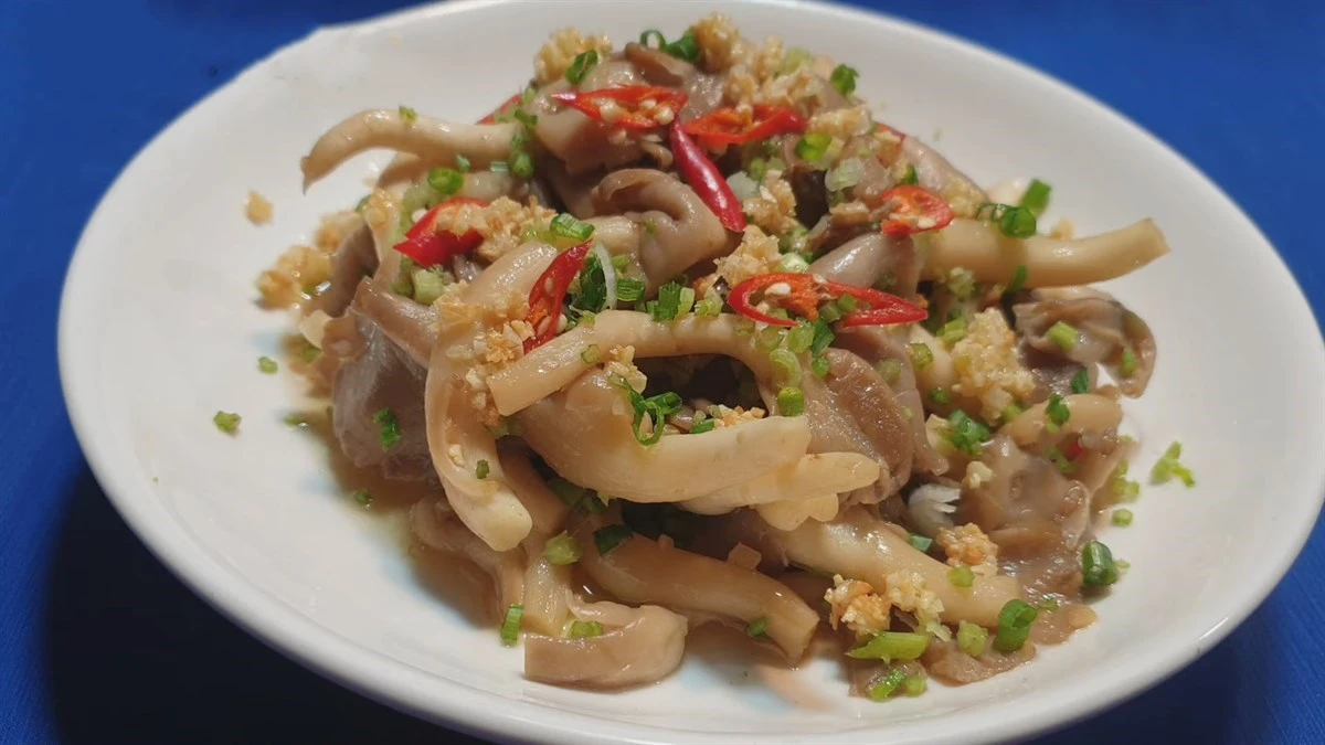 Bào ngư xào tỏi và nấm thơm ngon