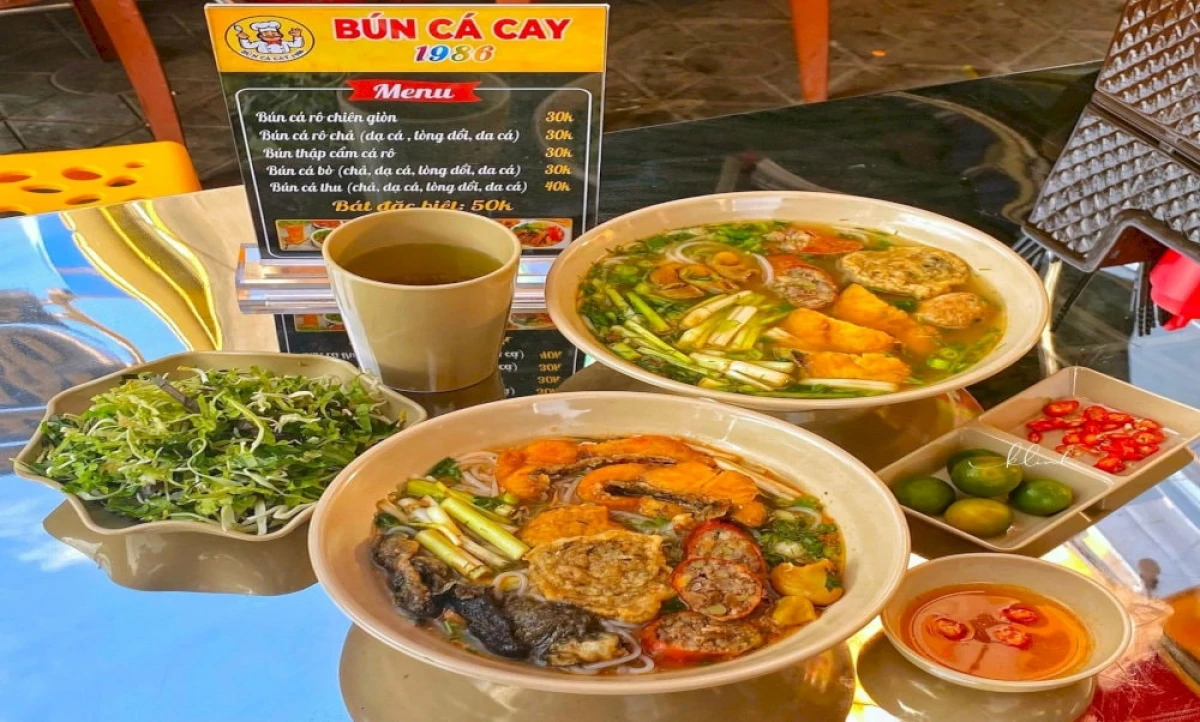 Bát bún cá cay Hải Phòng nước dùng trong cay nồng đậm đà