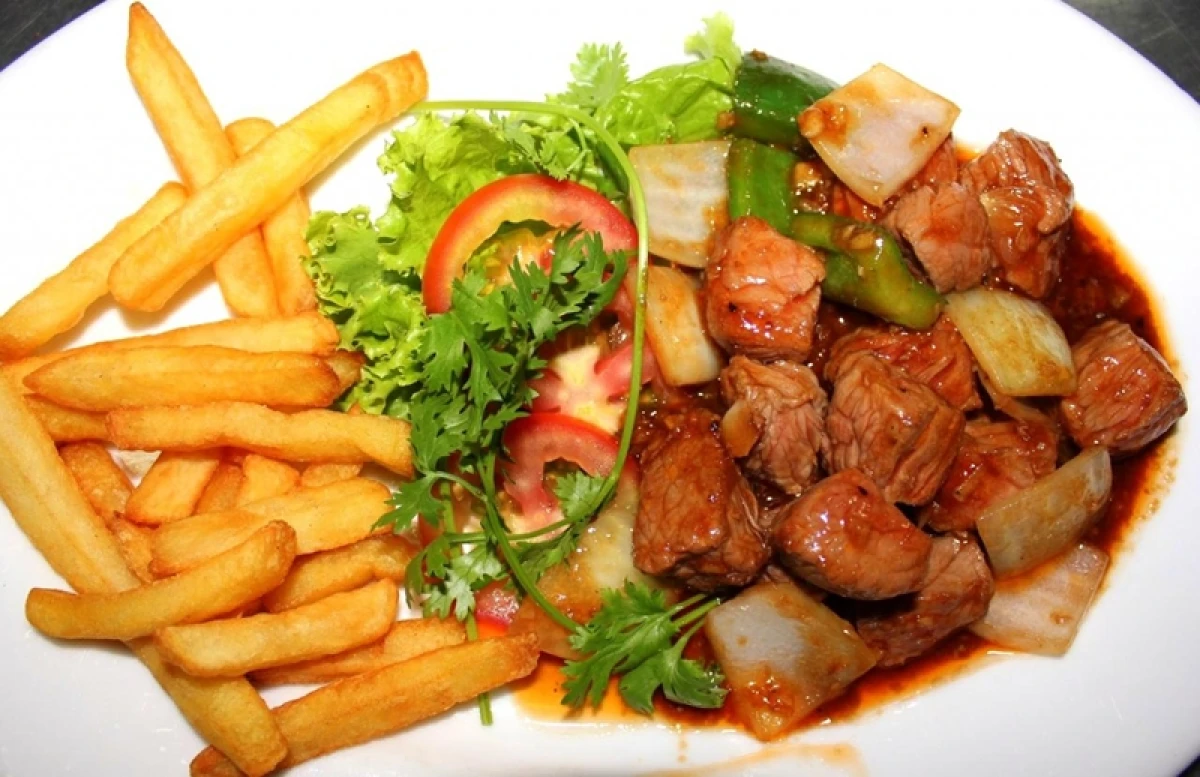 Chế biến bò lúc lắc khoai tây tại nhà