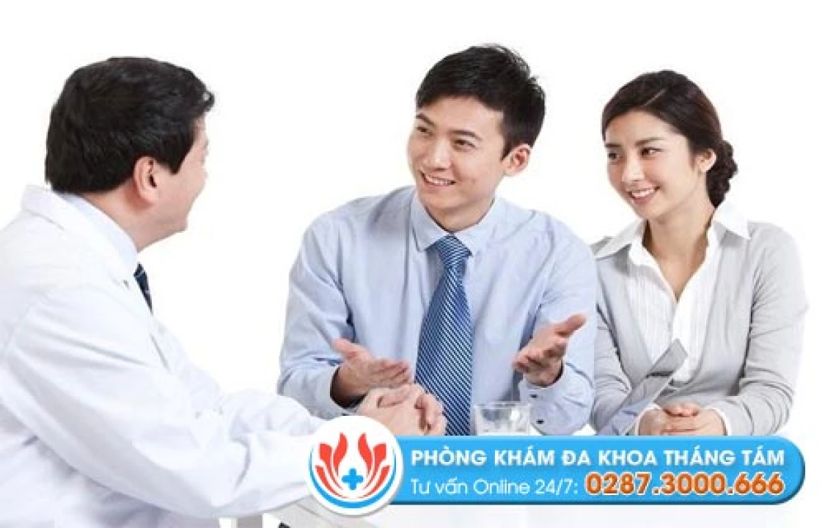 Bác sĩ tư vấn sức khỏe và giải đáp thắc mắc cho bệnh nhân