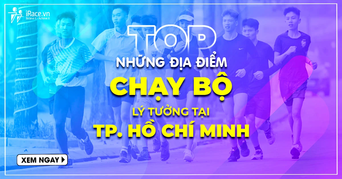 Người đàn ông chạy bộ buổi sáng trong công viên yên tĩnh