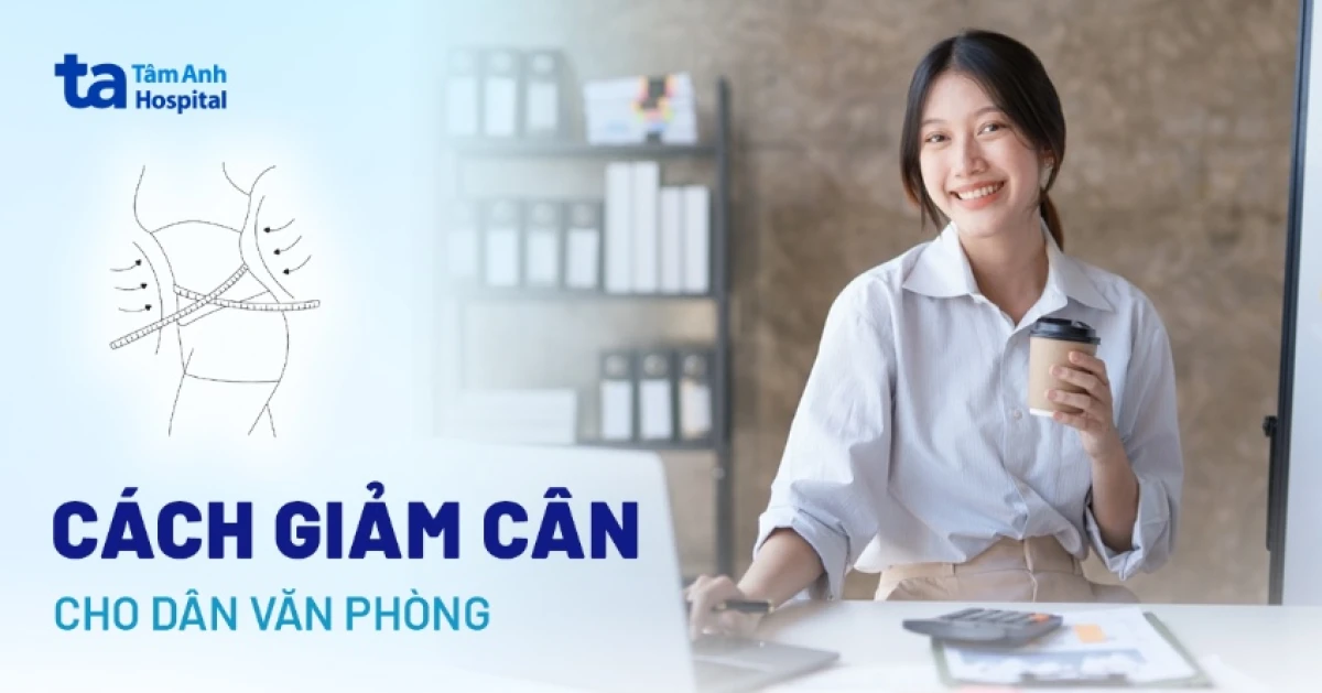 Người đi làm tranh thủ vận động trong văn phòng