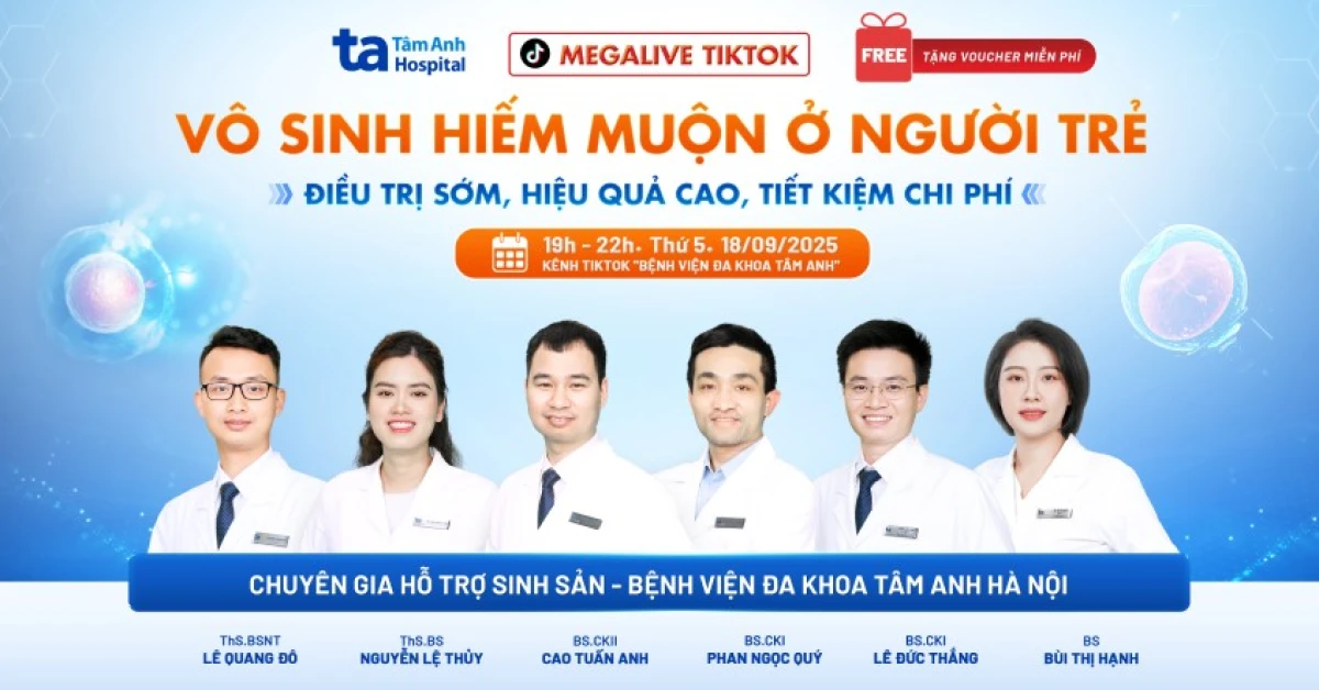 Bác sĩ tư vấn cho cặp vợ chồng trẻ về sức khỏe sinh sản