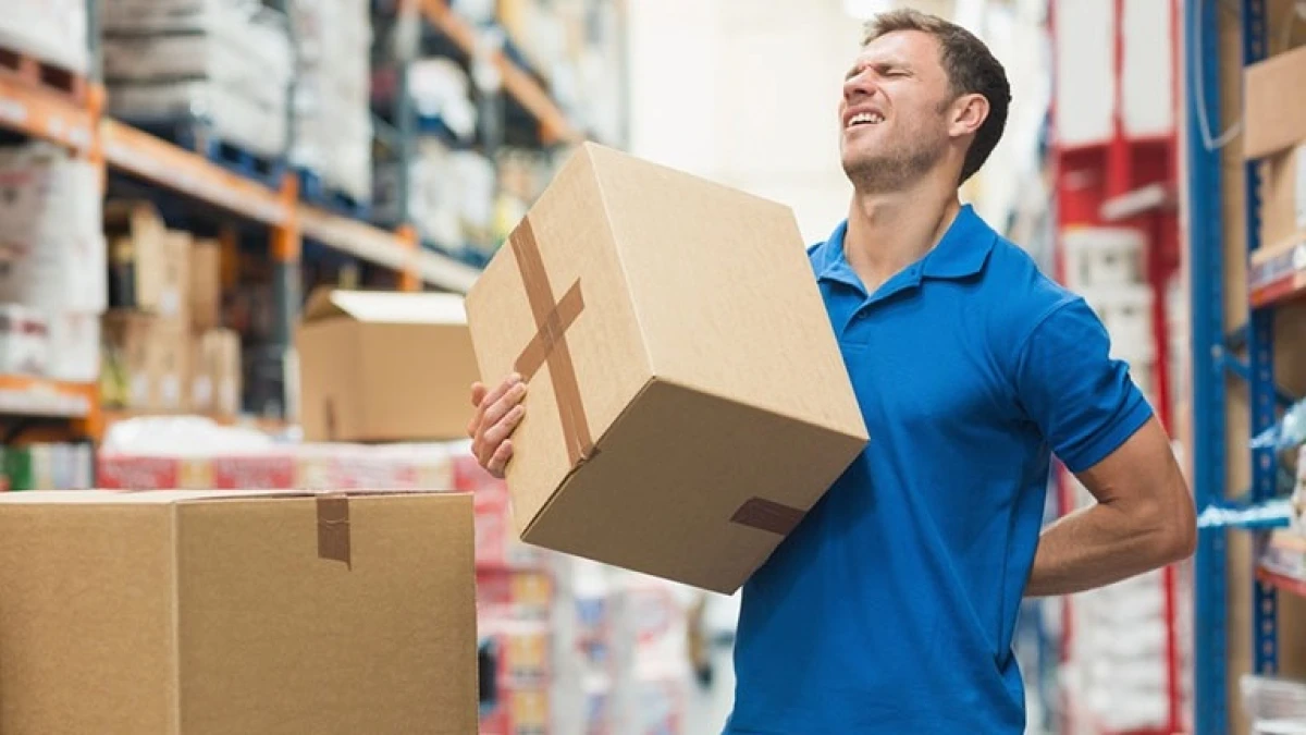 Hướng dẫn nâng vật nặng đúng tư thế tránh chấn thương