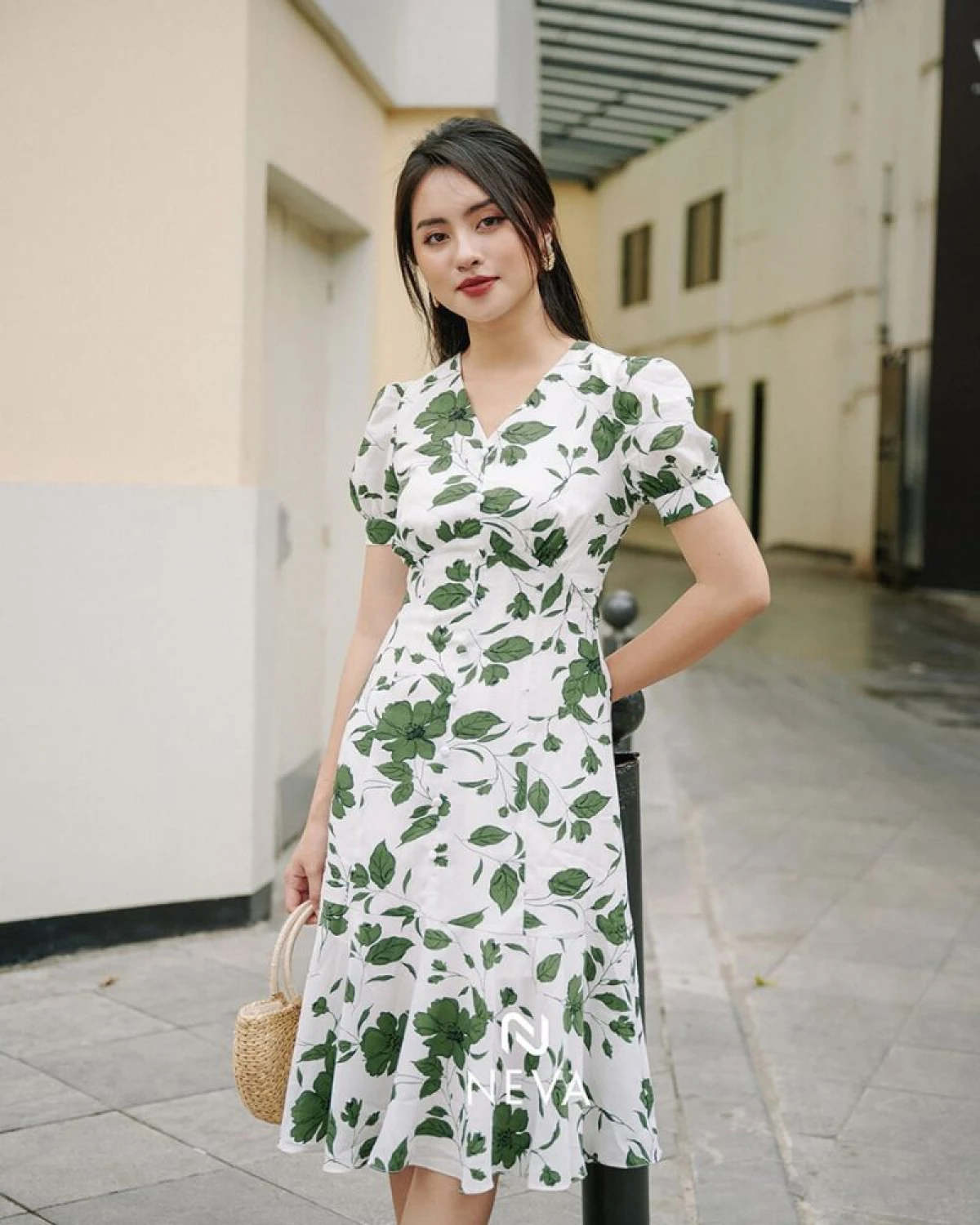 Trang phục mùa hè công sở thanh lịch và thoáng mát với màu pastel