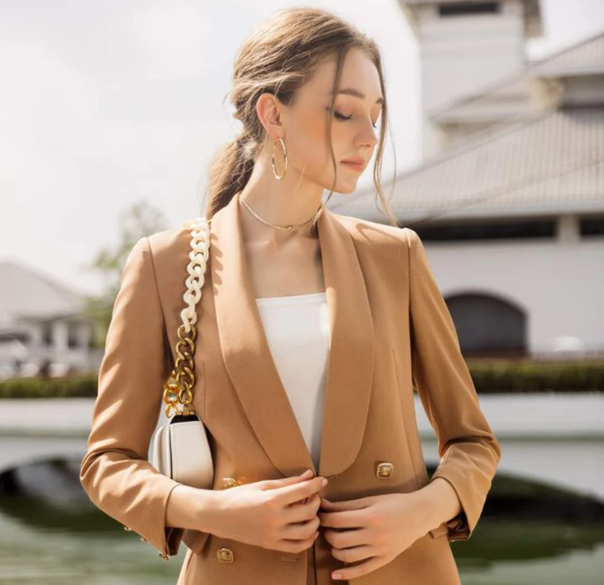 Trang phục mùa xuân tối giản với blazer thanh lịch