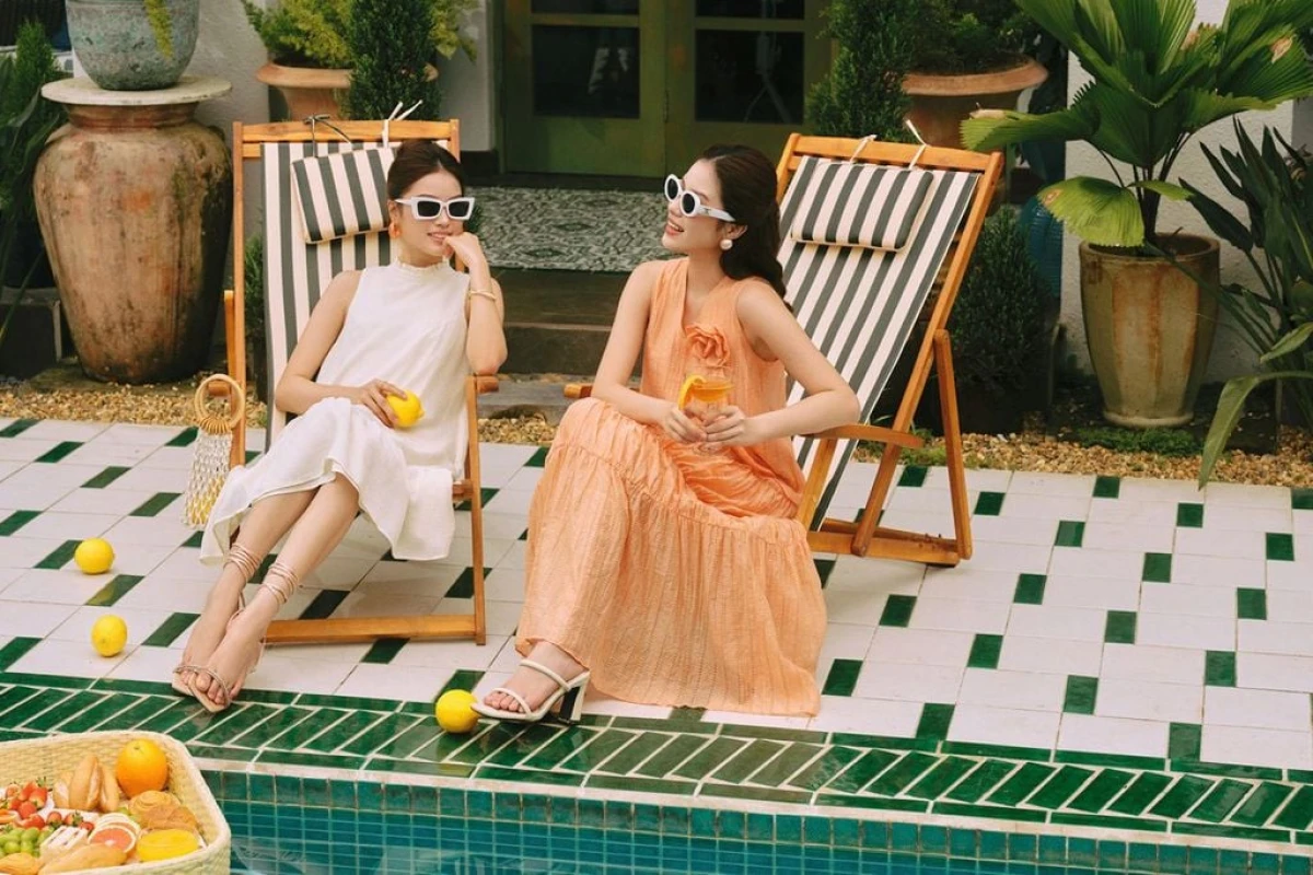 Áo crop top được lựa chọn nhiều khi đi biển hoặc du lịch