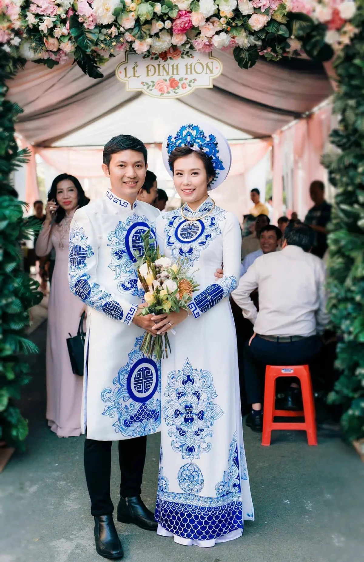 Áo dài cưới truyền thống Việt Nam màu đỏ