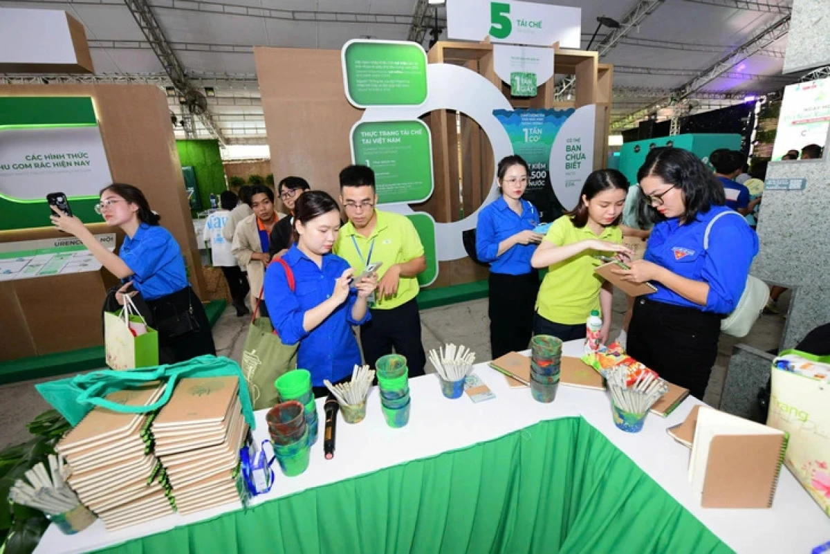 Giới trẻ Việt lựa chọn thời trang bền vững và thân thiện môi trường