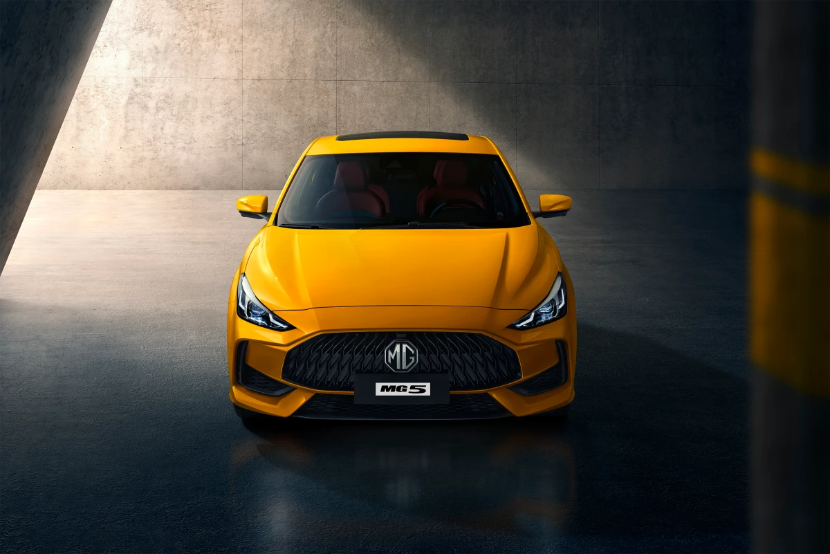 Quần âu linh hoạt trong phong cách sống đô thị