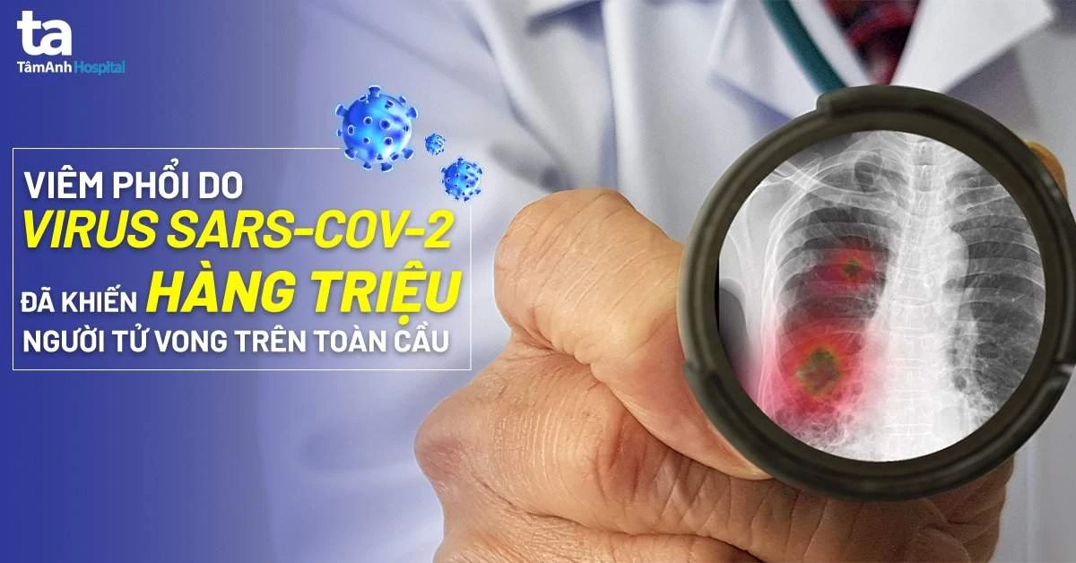 Bác sĩ thăm khám bệnh nhân nghi viêm phổi