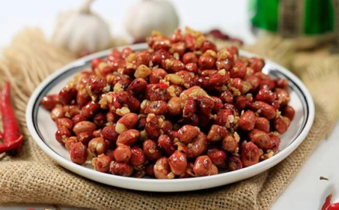 Đậu phộng rang tỏi ớt – Món ăn vặt giòn cay hấp dẫn khó cưỡng