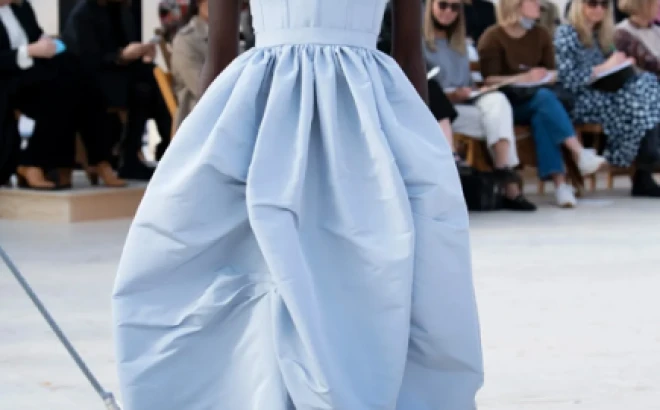 Trang phục mùa xuân: Bí quyết phong cách nhẹ nhàng và tươi mới